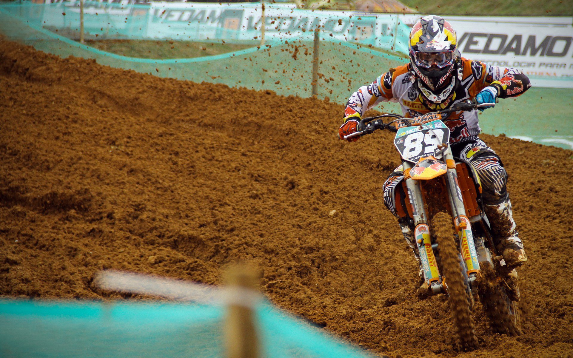 篮球场边广告系统全面更换为智能模式，篮球赛广告位